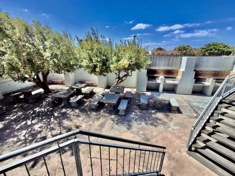 1 Bedroom Property for Sale in Royal Ascot Western Cape